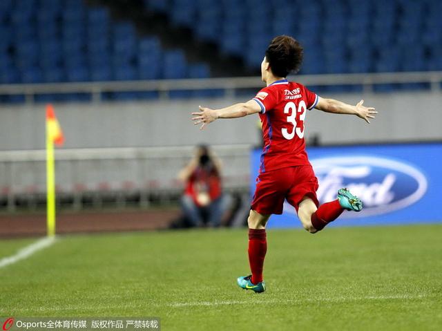 而杨子姗特意为了角色练瑜伽、学方言，提前做了各种功课，她表示：;《乌海》是一部很让人回味的电影，希望大家通过它，可以找到婚姻和情感里更好的相处方式